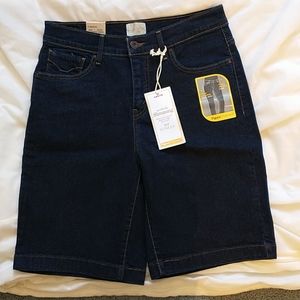 NEW Women's Levi shorts